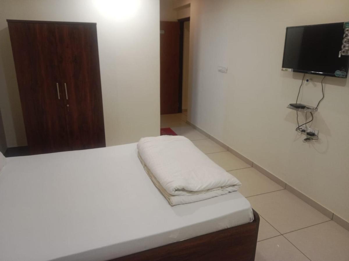 Hotel Shreeji'S Gandhinagar Ngoại thất bức ảnh