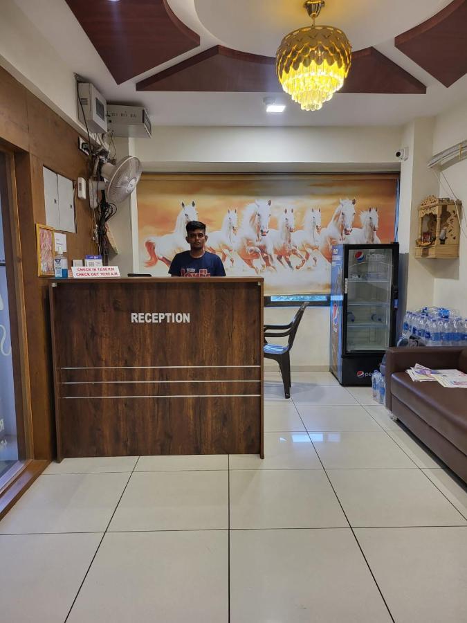Hotel Shreeji'S Gandhinagar Ngoại thất bức ảnh