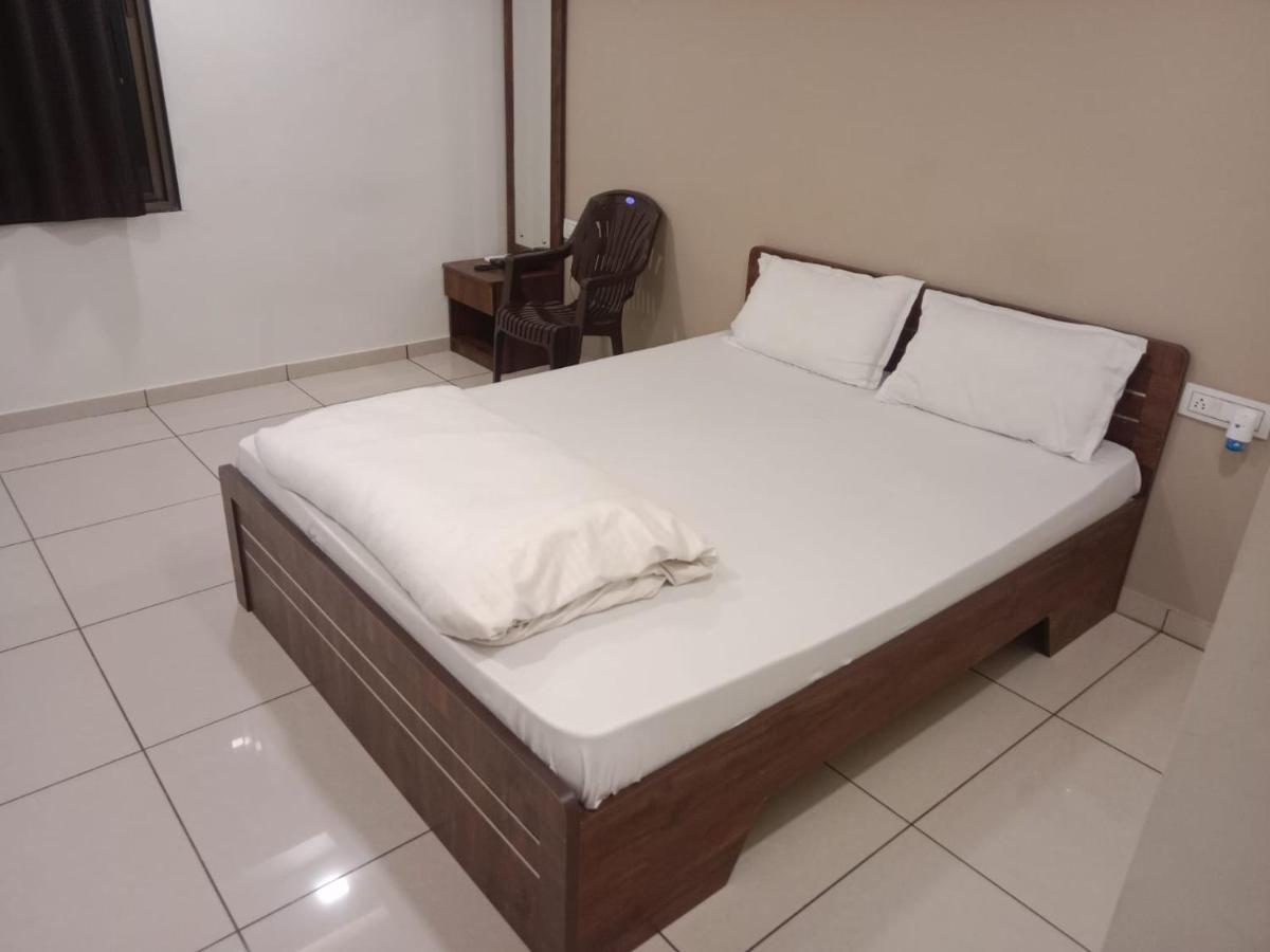 Hotel Shreeji'S Gandhinagar Ngoại thất bức ảnh