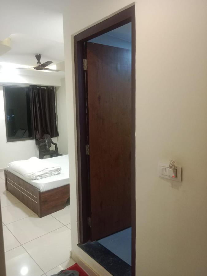 Hotel Shreeji'S Gandhinagar Ngoại thất bức ảnh