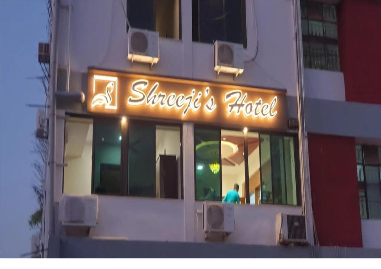 Hotel Shreeji'S Gandhinagar Ngoại thất bức ảnh