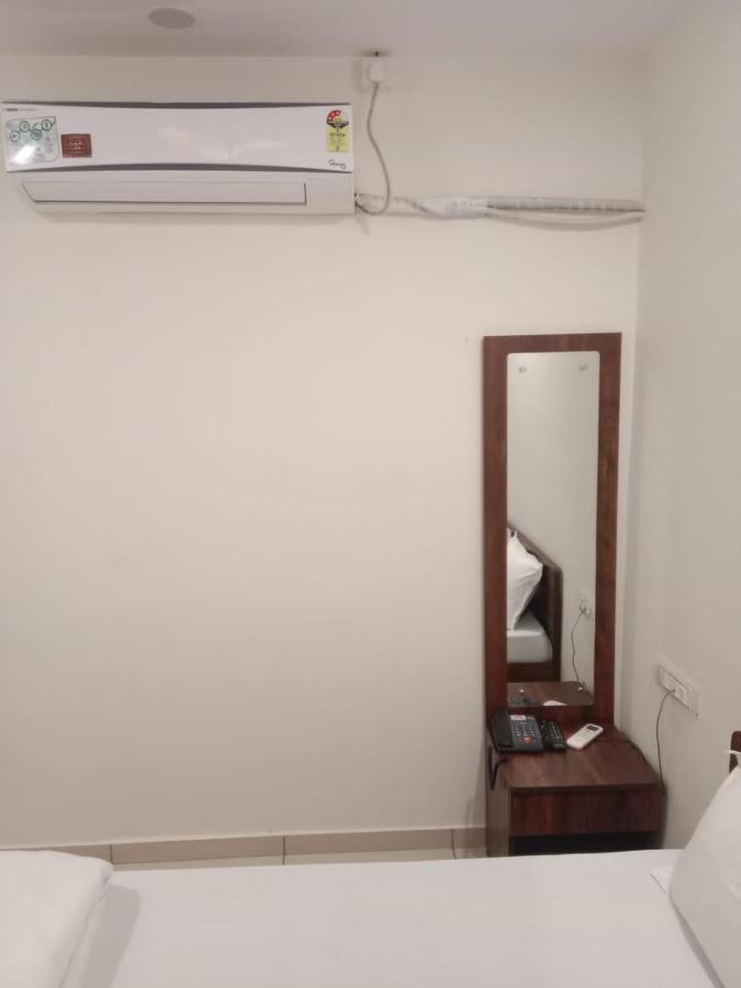 Hotel Shreeji'S Gandhinagar Ngoại thất bức ảnh